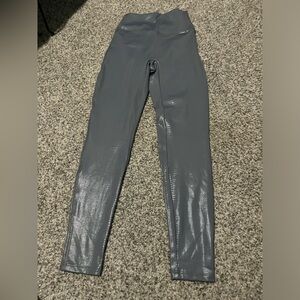 NWOT Bombshell Shine Leggings
